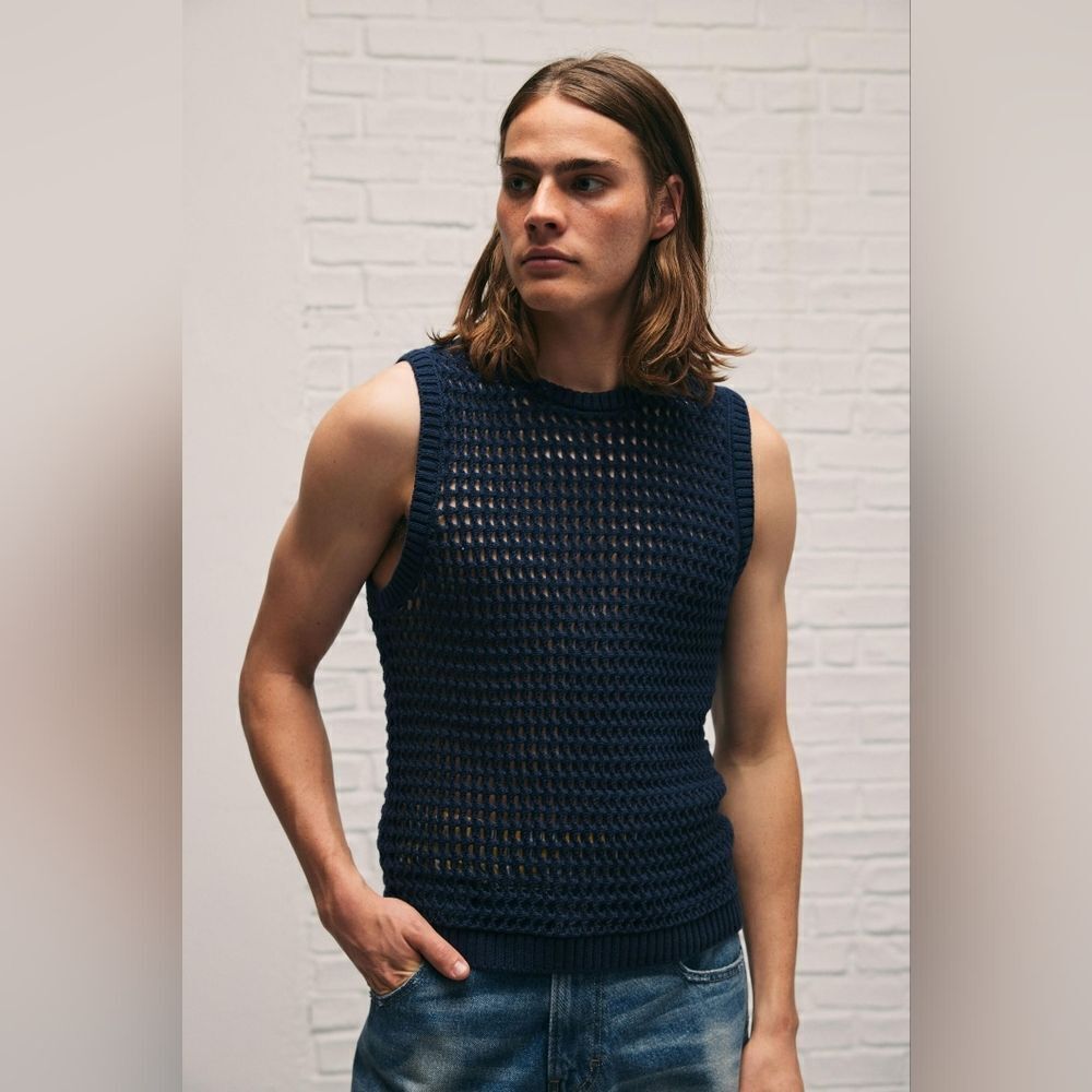 BDG navy Focus Knit crochet vest size Large NWT